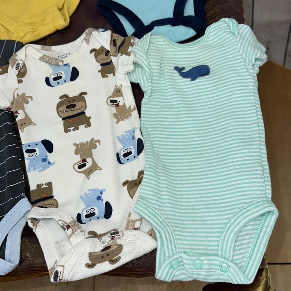 Newborn Onesies Carters baby boys‎ 7 pieces